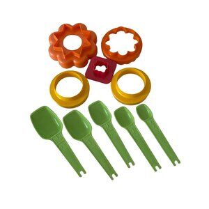 Tupperware Stacking Cookie Cutters Measuring Spoons Lot of 10 vintage